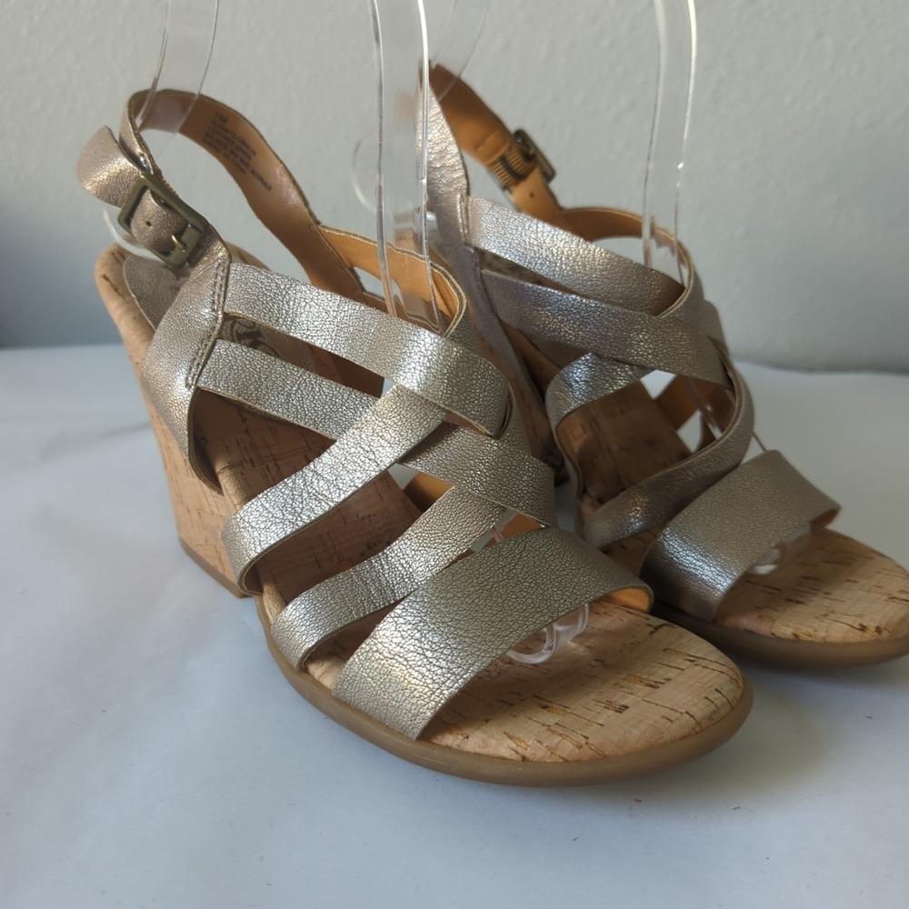 Kork Ease Korks Nedra Strappy Metallic Gold Sandal Womens Size 7M‎ Wedge Heel